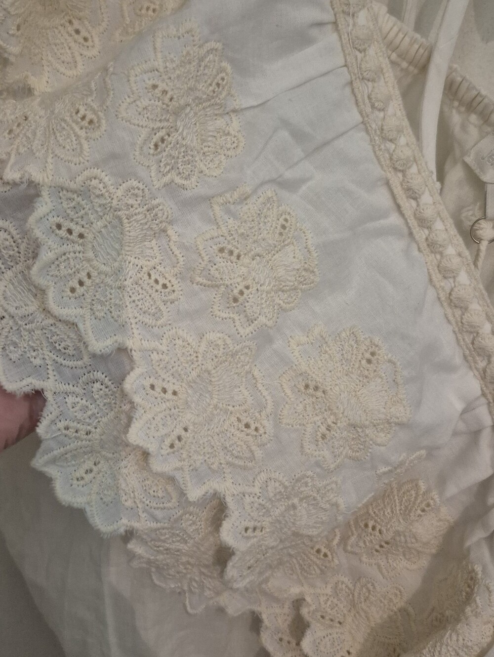 Jennifer& Grace Cream Ruffled Eyelet Crop Top Sz.M NWT - Picture 5 of 10